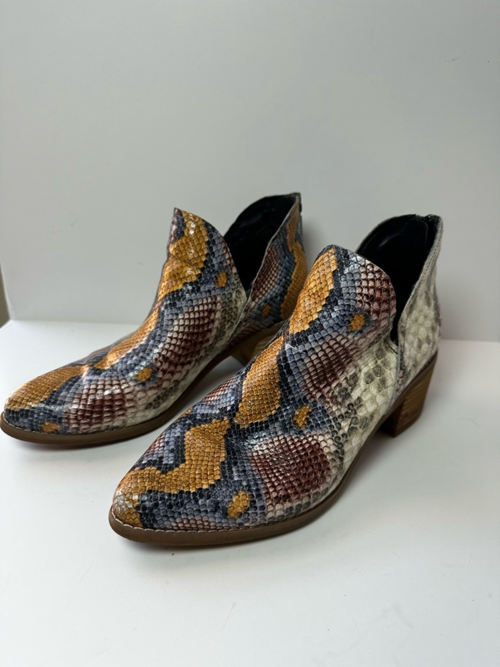 Blondo Waterproof Snake-Embossed Ankle Booties in Mustard, Blue, & Brown sz 8.5